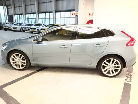 2017-Volvo-V40-D4-Inscription-Auto_3