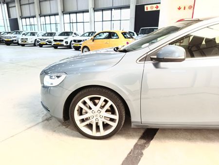 2017-Volvo-V40-D4-Inscription-Auto_4