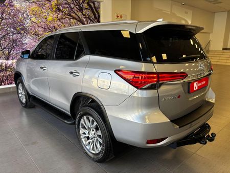 2021-Toyota-Fortuner-28-GD-6-Raised-Body-Auto_4