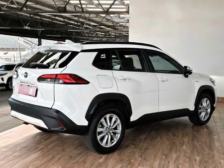 2025-Toyota-Corolla-Cross-18-XS-Hybrid_9