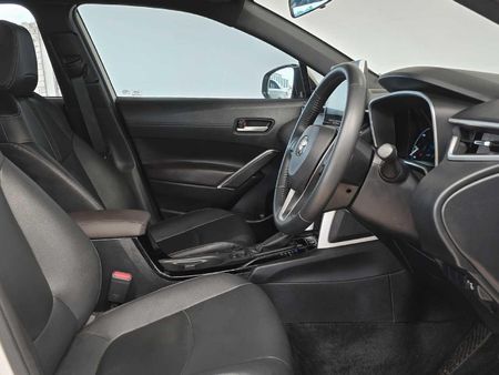 2025-Toyota-Corolla-Cross-18-XS-Hybrid_10