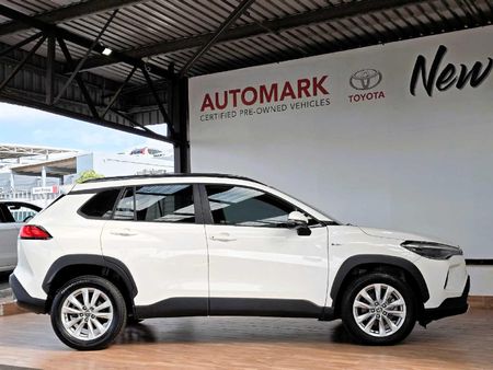 2025-Toyota-Corolla-Cross-18-XS-Hybrid_11