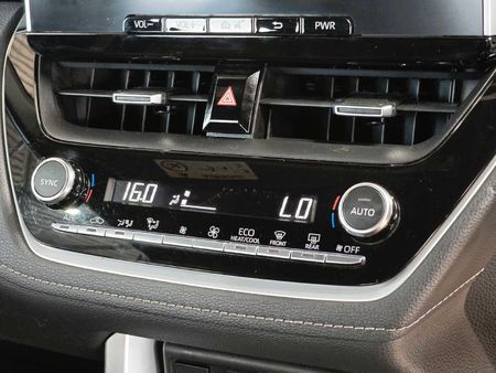 2025-Toyota-Corolla-Cross-18-XS-Hybrid_15
