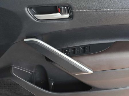 2025-Toyota-Corolla-Cross-18-XS-Hybrid_16