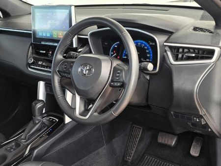 2025-Toyota-Corolla-Cross-18-XS-Hybrid_18