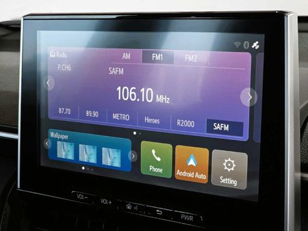 2025-Toyota-Corolla-Cross-18-XS-Hybrid_7