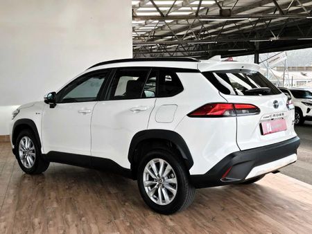 2025-Toyota-Corolla-Cross-18-XS-Hybrid_8