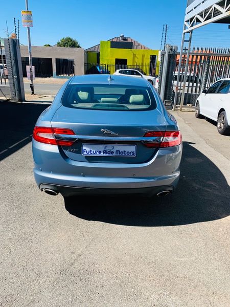 2013-Jaguar-XF-20i4-Premium-Luxury_14