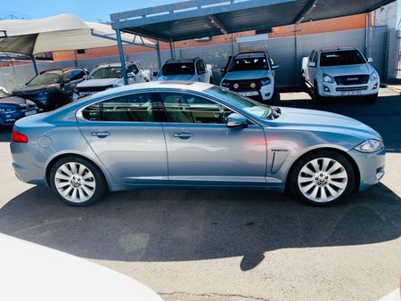 2013-Jaguar-XF-20i4-Premium-Luxury_16