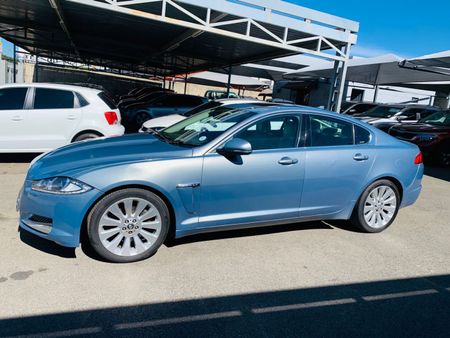 2013-Jaguar-XF-20i4-Premium-Luxury_18