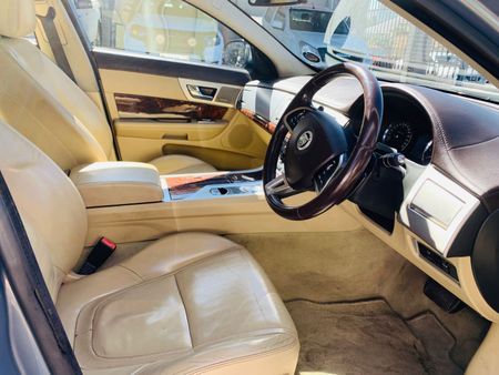 2013-Jaguar-XF-20i4-Premium-Luxury_8