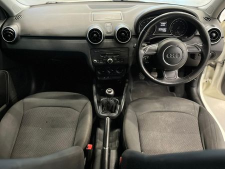 2011-Audi-A1-12-TFSI-3-dr-Attraction_9