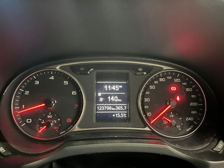 2011-Audi-A1-12-TFSI-3-dr-Attraction_10