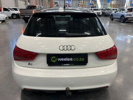 2011-Audi-A1-12-TFSI-3-dr-Attraction_3