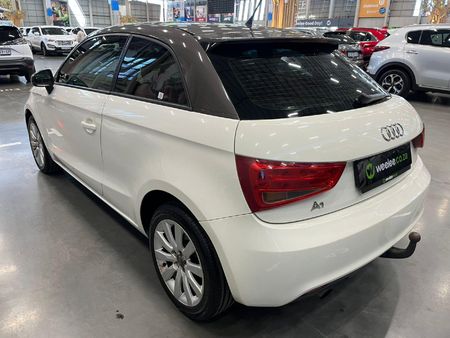 2011-Audi-A1-12-TFSI-3-dr-Attraction_4