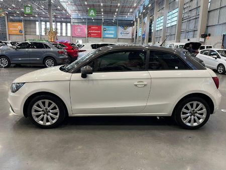 2011-Audi-A1-12-TFSI-3-dr-Attraction_5