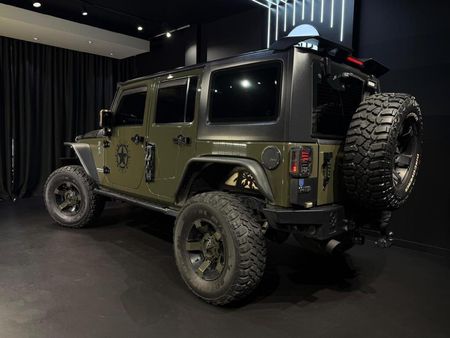 2016-Jeep-Wrangler-Unlimited-Rubicon-36-V6-Auto_4