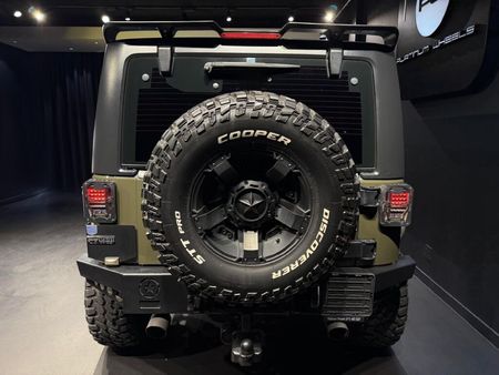 2016-Jeep-Wrangler-Unlimited-Rubicon-36-V6-Auto_5