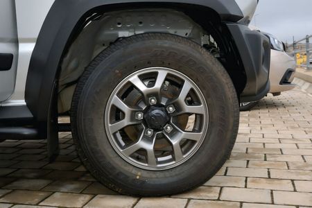 2019-Suzuki-Jimny-15-GLX_9