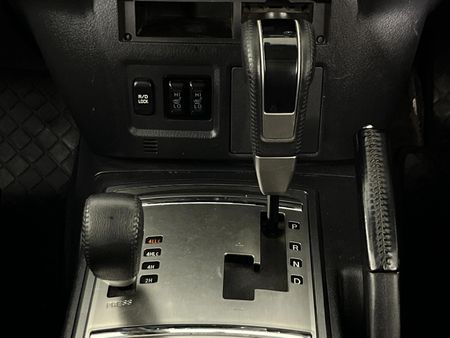 2015-Mitsubishi-Pajero-32-Di-Dc-GLS-Auto_10