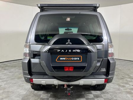 2015-Mitsubishi-Pajero-32-Di-Dc-GLS-Auto_17