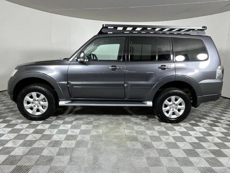 2015-Mitsubishi-Pajero-32-Di-Dc-GLS-Auto_18