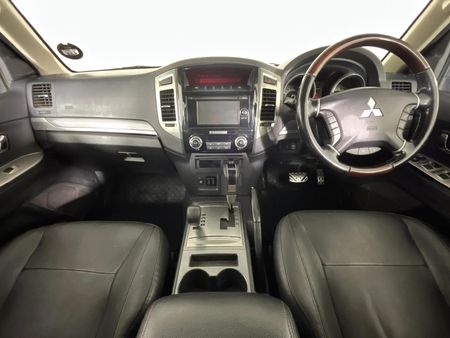 2015-Mitsubishi-Pajero-32-Di-Dc-GLS-Auto_1