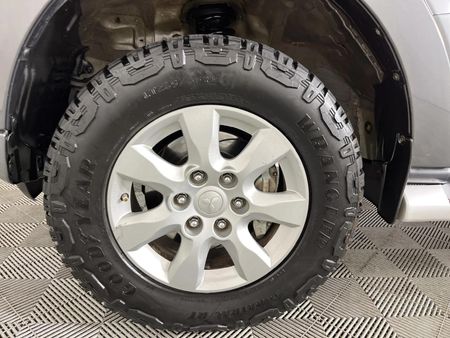 2015-Mitsubishi-Pajero-32-Di-Dc-GLS-Auto_4