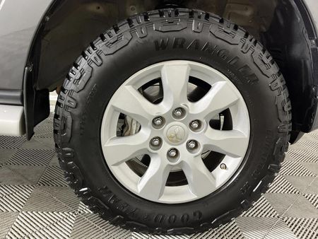 2015-Mitsubishi-Pajero-32-Di-Dc-GLS-Auto_5