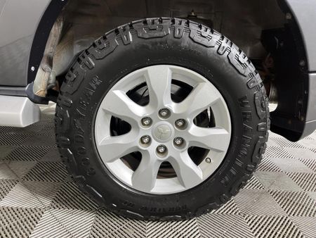 2015-Mitsubishi-Pajero-32-Di-Dc-GLS-Auto_6