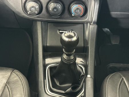 2020-Toyota-Corolla-Quest-18-Exclusive_10