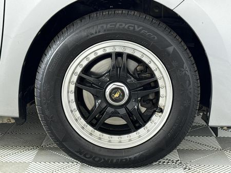 2020-Toyota-Corolla-Quest-18-Exclusive_4