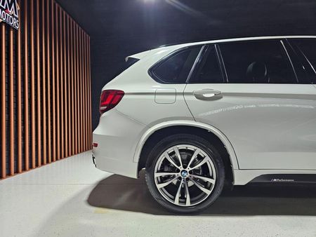 2016-BMW-X5-xDrive30d-Auto_27