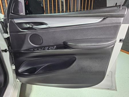 2016-BMW-X5-xDrive30d-Auto_6