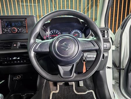 2025-Suzuki-Swift-12-GL_9