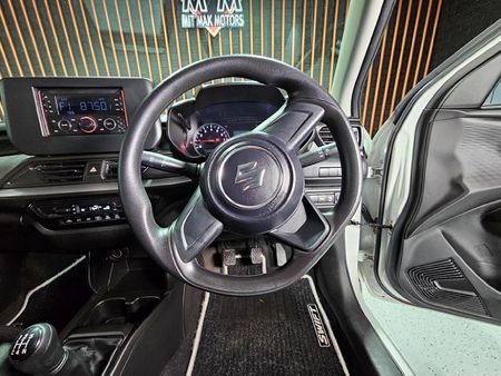 2025-Suzuki-Swift-12-GL_15