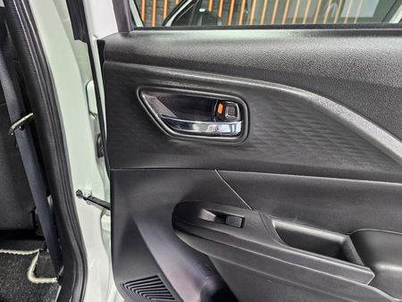 2025-Suzuki-Swift-12-GL_17