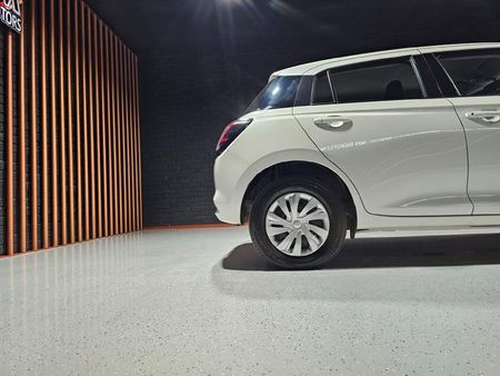 2025-Suzuki-Swift-12-GL_24