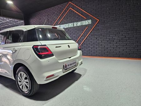 2025-Suzuki-Swift-12-GL_25