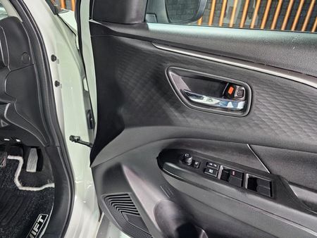 2025-Suzuki-Swift-12-GL_7