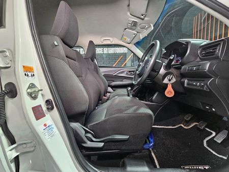 2025-Suzuki-Swift-12-GL_8