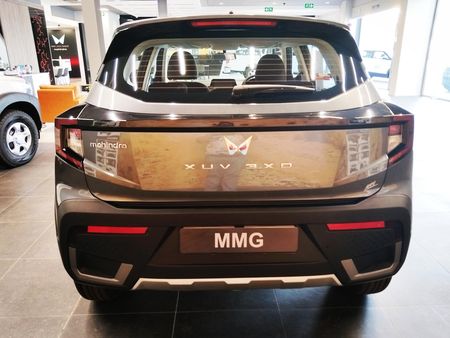 2026-Mahindra-XUV-3XO-12T-MX2_4