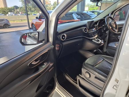 2015-Mercedes-Benz-V-Class-V-220-CDi-Auto_10