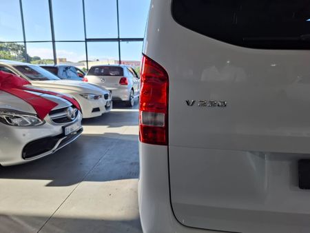 2015-Mercedes-Benz-V-Class-V-220-CDi-Auto_13