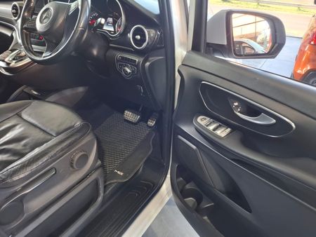 2015-Mercedes-Benz-V-Class-V-220-CDi-Auto_19
