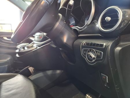 2015-Mercedes-Benz-V-Class-V-220-CDi-Auto_25