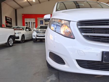 2015-Mercedes-Benz-V-Class-V-220-CDi-Auto_26