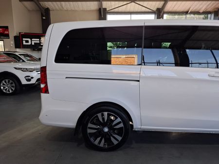 2015-Mercedes-Benz-V-Class-V-220-CDi-Auto_28