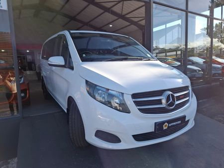 2015-Mercedes-Benz-V-Class-V-220-CDi-Auto_33