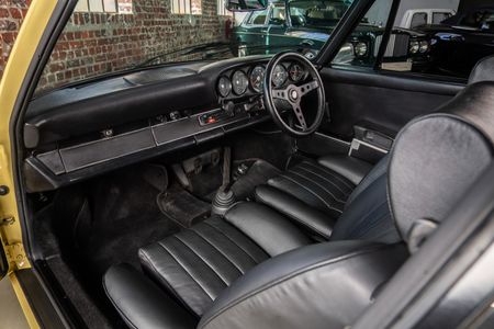 1972-Porsche-911-T-Restored_11
